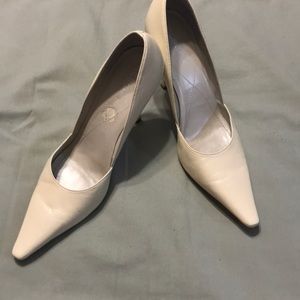 Size 9 BCBGirls cream close top high heels